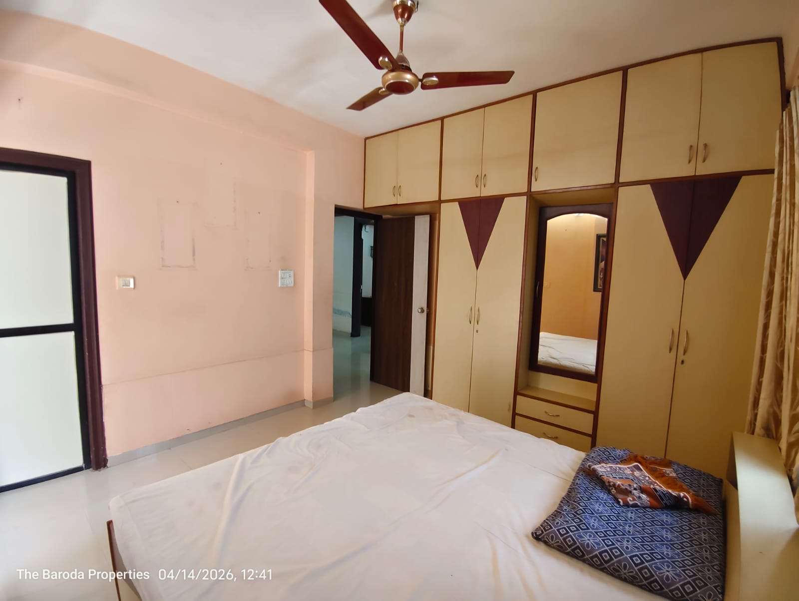 3bhk Sell at Gotri Road near GMERS Hospital