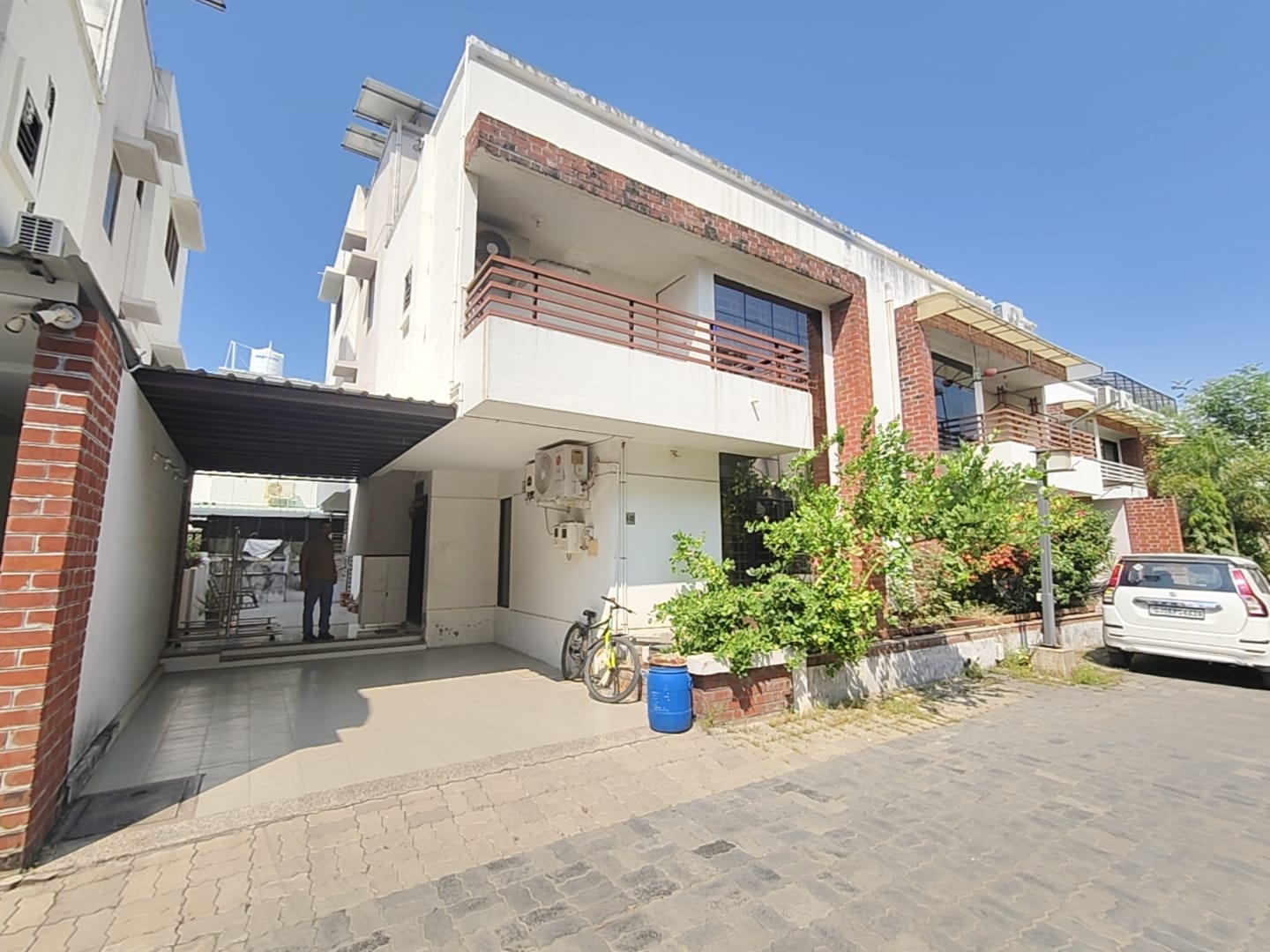 4Bhk Triplex for Sell in gated society in New Alkapuri at Gotri